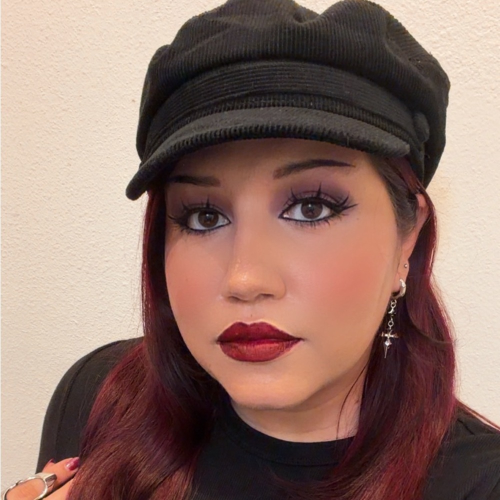 Meet your Posher, Claudia